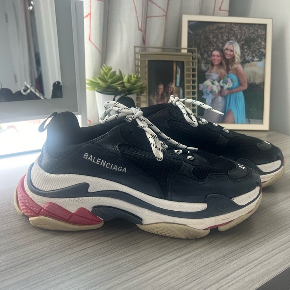 Balenciaga Red and Black Sneakers - Picture 1 of 5